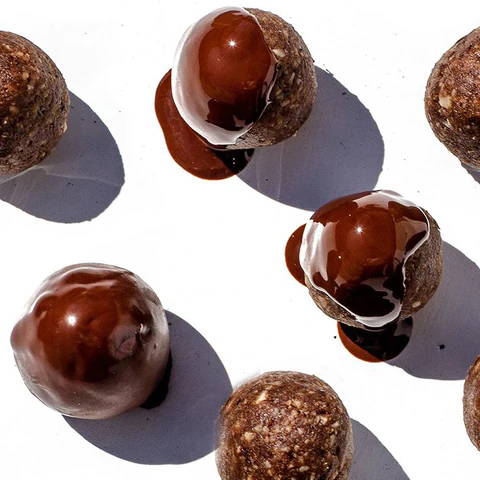 Boules protéinées nourrissantes au chocolat et au brownie